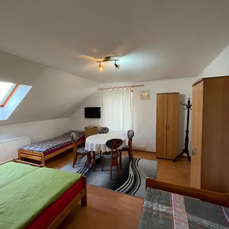 Homestay Penzion Ema - Casta